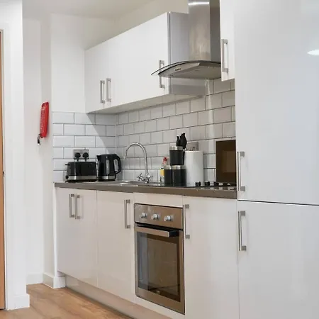 Modern - Centre - Fast Wifi - Near Utilitia Arena & Icc Apartamento *